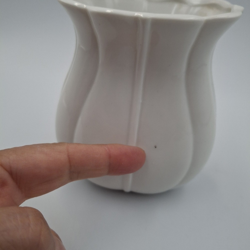 Vintage White Ceramic Butterfly Vase 3D Raised Pink Lily Floral Scalloped Rim - Picture 10 of 10